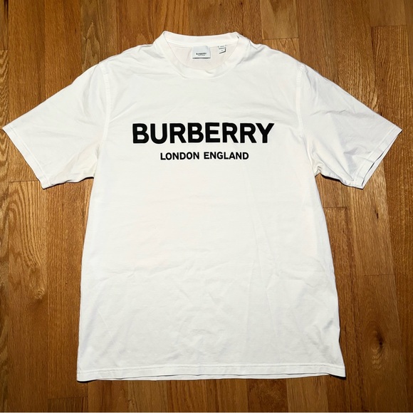 Burberry Logo Print Runway Tshirt🔥 - Picture 1 of 5